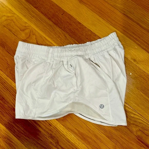 Lululemon Hotty Hot 2.5” - Picture 3 of 3